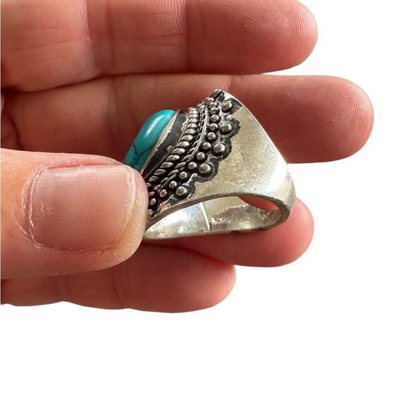 Antique Silver and Turquoise Stone Ring - Picture 7 of 7